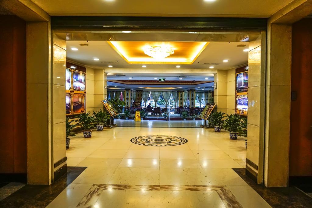 Chengdu Grand Hotel Bagian luar foto