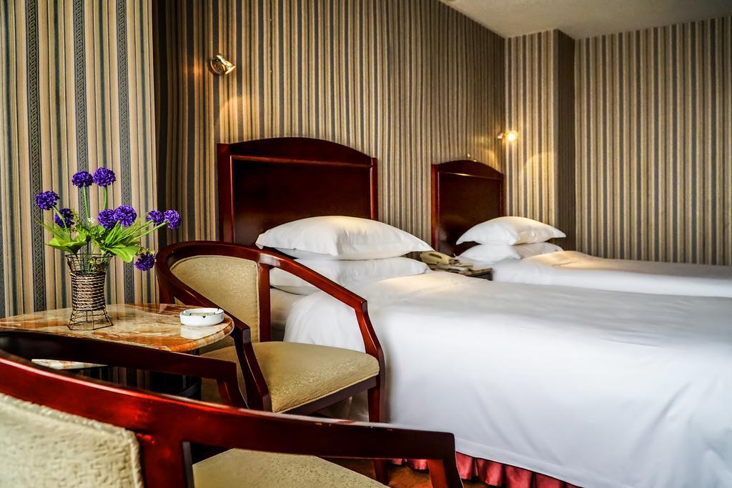 Chengdu Grand Hotel Bagian luar foto